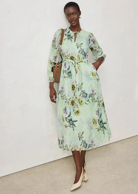 Maxikleid aus Ramie in grün im Look von vorne (Totalaufnahme) - bonprix
