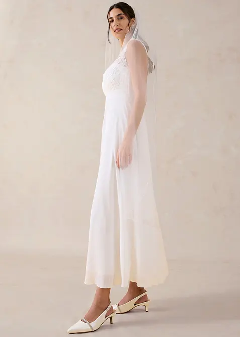 Abend-Maxikleid mit Spitze in weiß im Look von vorne (Totalaufnahme) - bonprix