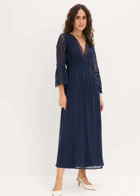 Maxikleid in Crochet-Optik  und Spitzendetails in blau von vorne (Totalaufnahme) - bonprix