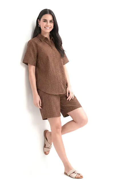Seersucker-Hemdbluse aus reiner Baumwolle in braun im Look von vorne (Totalaufnahme) - bonprix