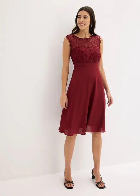Minikleid mit Spitze in rot von vorne (Totalaufnahme) - bonprix