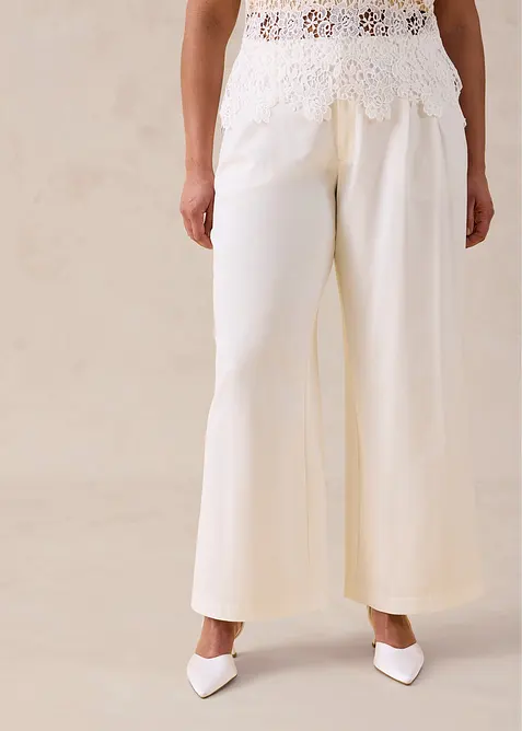 Marlenehose in weiß von vorne - bonprix