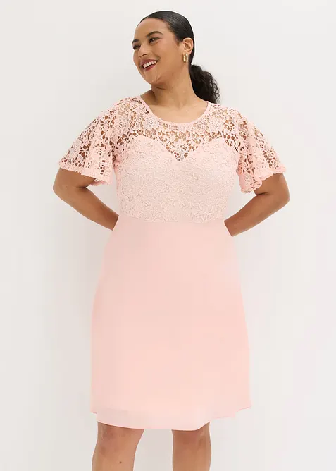 Spitzenkleid in rosa von vorne (Totalaufnahme) - bonprix