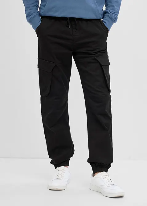 Regular-Fit Schlupf-Cargohose, Straight in schwarz von vorne - bonprix