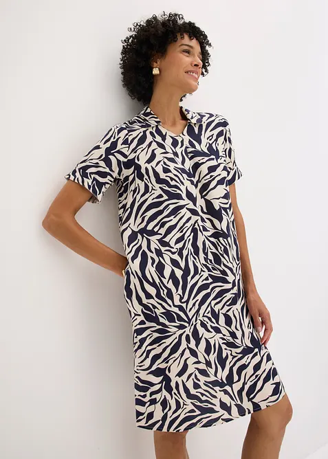 Kleid mit eingelegter Falte aus fließender Viskose in blau von vorne (Totalaufnahme) - bonprix
