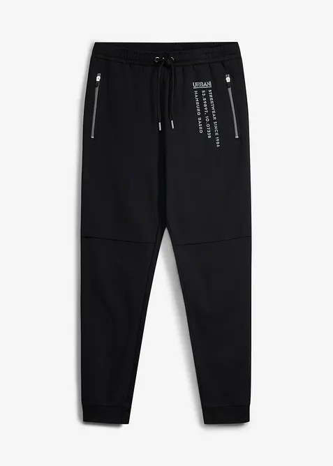 Jogginghose mit sportivem Druck aus reiner Baumwolle in schwarz von vorne - bonprix