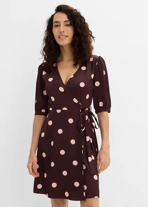 Wickelkleid aus fließendem Satin in lila von vorne (Totalaufnahme) - bonprix