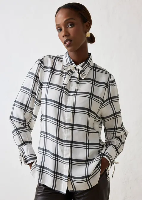 Bluse aus glänzendem Seiden-Mix in weiß von vorne (im Anschnitt) - bonprix