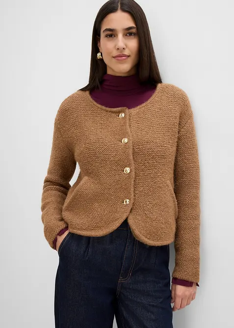 Weit geschnittene Strickjacke in braun von vorne (im Anschnitt) - bonprix