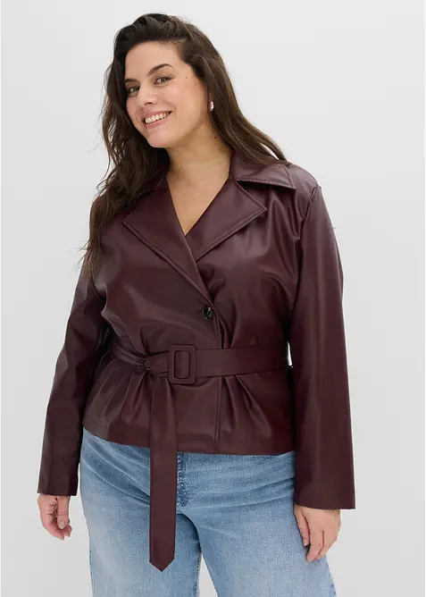 Trenchjacke aus Lederimitat in rot von vorne (im Anschnitt) - bonprix