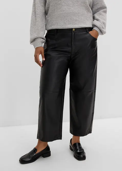 Lederimitat-Hose in Barrelform in schwarz von vorne - bonprix