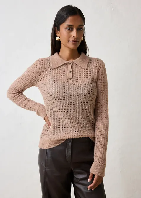 Polopullover aus weichem Ajour-Strick in braun von vorne (im Anschnitt) - bonprix