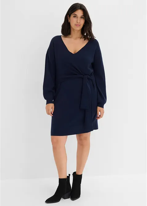 Strickkleid aus Viskose-Mix in blau von vorne (Totalaufnahme) - bonprix