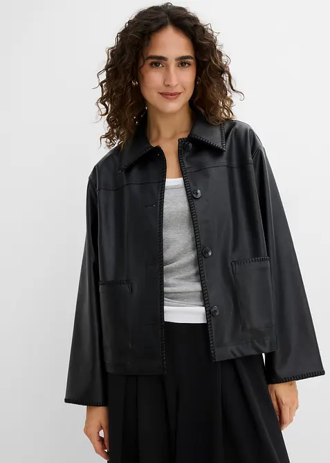 Lederimitat-Jacke mit Zierstichen an Kragen und Taschen in schwarz von vorne (im Anschnitt) - bonprix