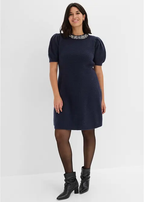 Strickkleid mit Strass-Applikation in blau von vorne (Totalaufnahme) - bonprix