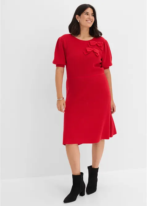 Strickkleid mit Schleifen-Applikation in rot von vorne (Totalaufnahme) - bonprix