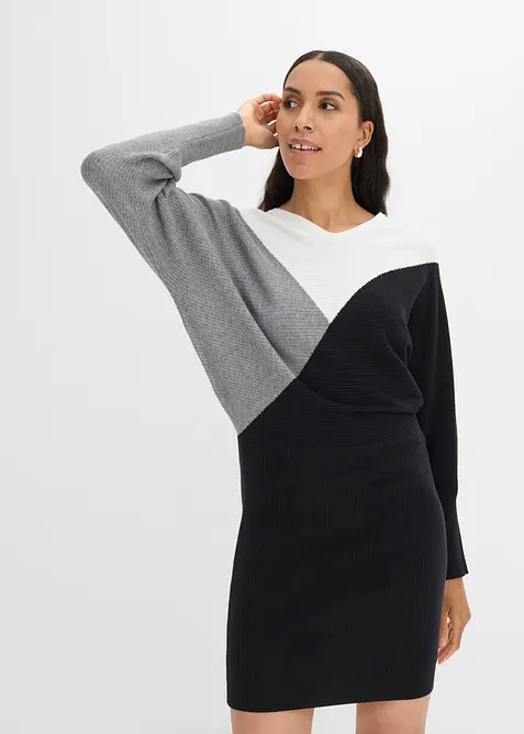 Strickkleid mit Fledermausärmeln in schwarz von vorne (Totalaufnahme) - bonprix