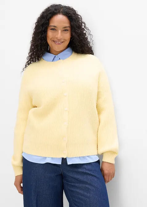Strickjacke mit Herzknöpfen in gelb von vorne (im Anschnitt) - bonprix