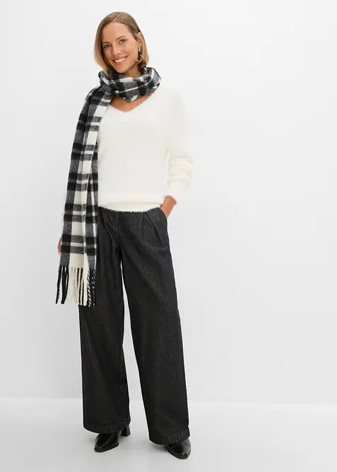 Pullover in Plüschoptik in weiß im Look von vorne (Totalaufnahme) - bonprix