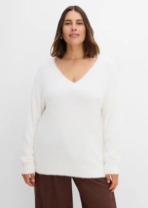Pullover in Plüschoptik in weiß von vorne (im Anschnitt) - bonprix