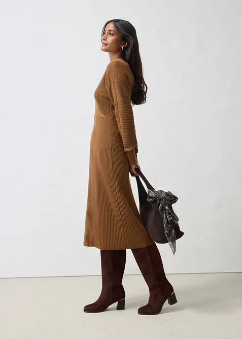 Strickkleid mit weichem Woll-Mix in braun im Look von vorne (Totalaufnahme) - bonprix