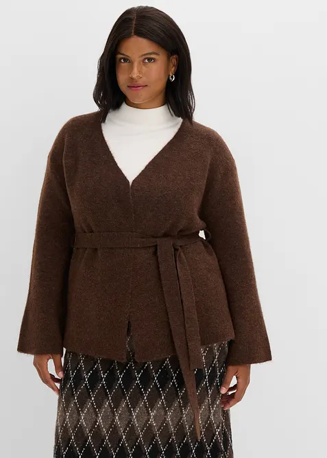 Strickjacke mit Bindegürtel in braun von vorne (im Anschnitt) - bonprix