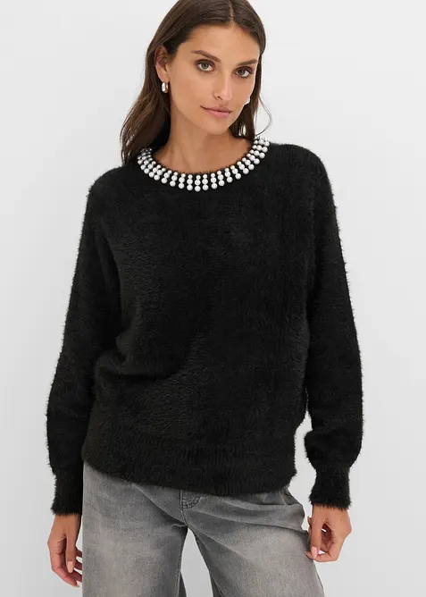 Pullover mit Perlen-Applikation in schwarz von vorne (im Anschnitt) - bonprix