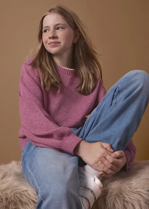 Grobstrick-Pullover mit Wollanteil in lila von vorne (im Anschnitt) - bonprix