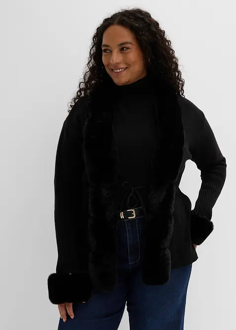 Strickjacke mit abnehmbarem Fellimitat in schwarz von vorne (im Anschnitt) - bonprix