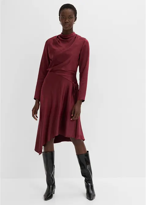 Satin-Midikleid in rot von vorne (Totalaufnahme) - bonprix