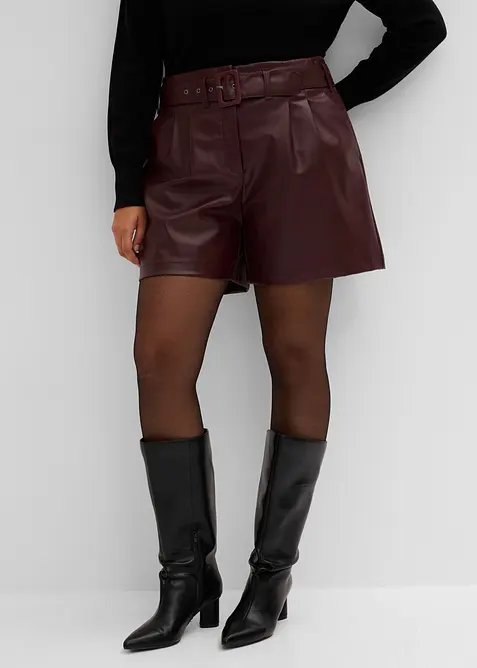 Lederimitat-Shorts mit Gürtel in rot von vorne - bonprix