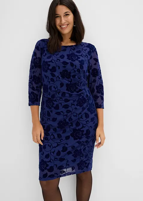 Mesh-Kleid mit edlem Flockprint in blau von vorne (Totalaufnahme) - bonprix