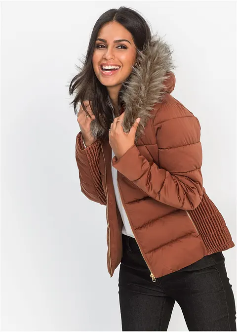 Leichte Steppjacke aus recycelt Polyester in braun von vorne (im Anschnitt) - bonprix