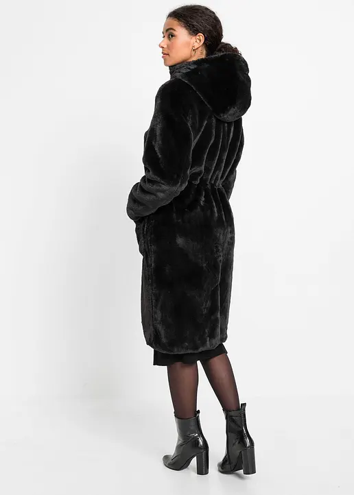 Teddyfell-Mantel in schwarz von hinten (Totalaufnahme) - bonprix