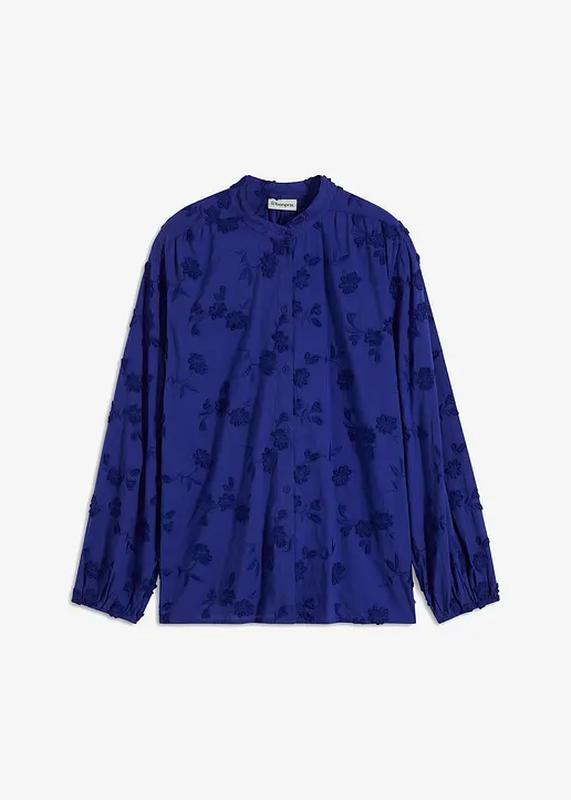 Leicht transparente Bluse mit Blumen-Applikation in blau von vorne - bonprix