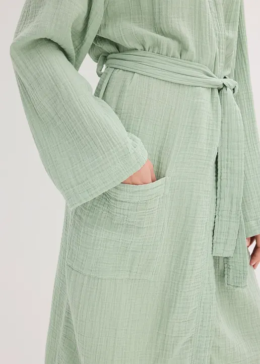 Morgenmantel aus softem Musselin, oversized in grün (Detailaufnahme) - bonprix