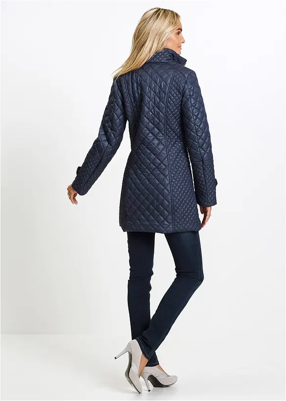 Kurz-Steppmantel in blau von hinten (Totalaufnahme) - bonprix