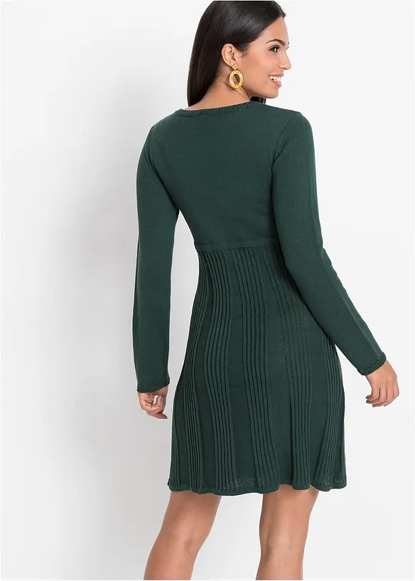 Strickkleid in grün von hinten (Totalaufnahme) - bonprix
