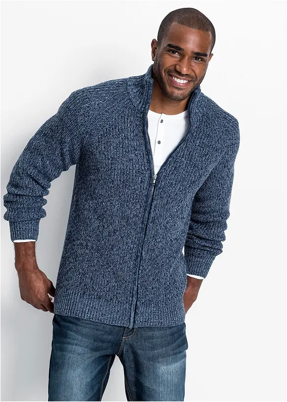 Grobstrickjacke mit Rippstruktur aus weichem Baumwollmix in blau von vorne (im Anschnitt) - bonprix