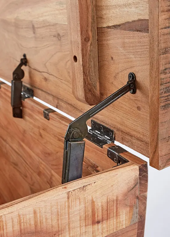 Couchtisch im Truhen Design in braun (Detailaufnahme) - bonprix
