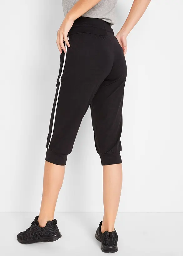 Capri-Hose in schwarz von hinten - bonprix