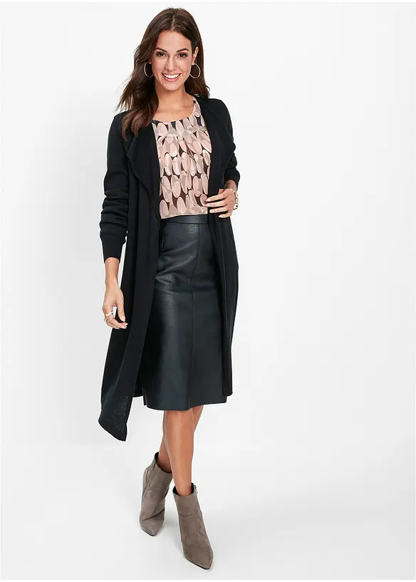 Longstrickjacke in schwarz von vorne (im Anschnitt) - bonprix