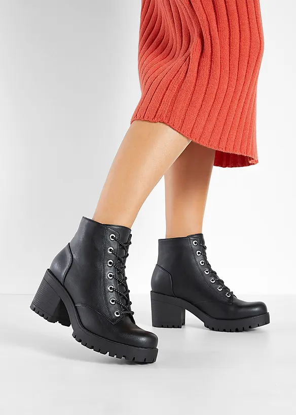 Schnürboots mit Blockabsatz in schwarz - bonprix