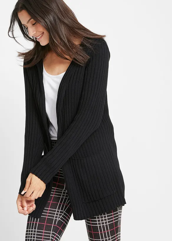 Strickjacke mit Kapuze in schwarz von vorne (im Anschnitt) - bonprix