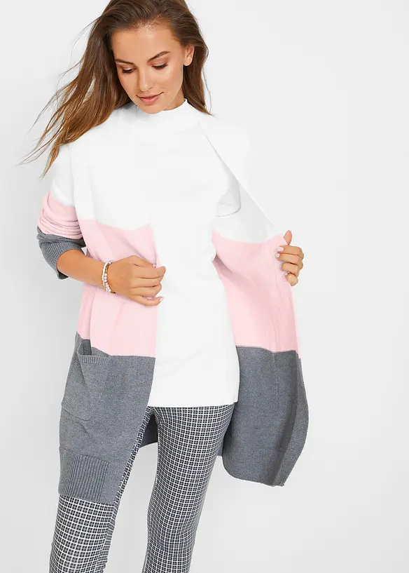 Weite Strickjacke, Langarm in weiß von vorne (im Anschnitt) - bonprix