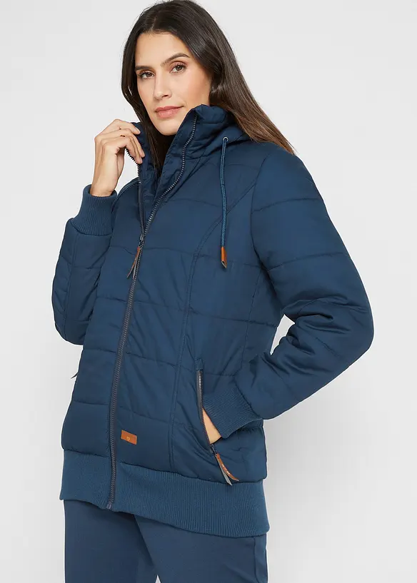 Outdoorjacke mit Lederimitat-Details in blau von vorne (im Anschnitt) - bonprix