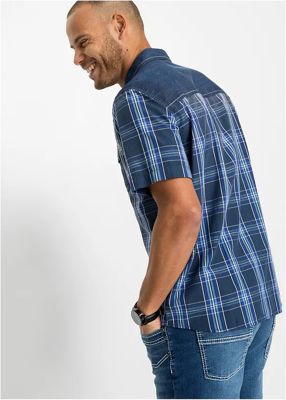 Kurzarmhemd mit Denimbesatz aus reiner Bio-Baumwolle in blau von hinten (im Anschnitt) - bonprix