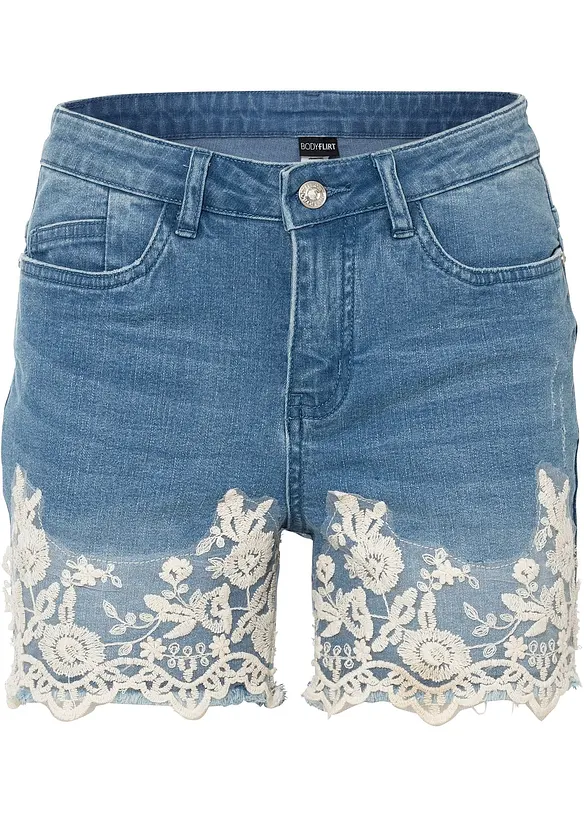 Jeans-Shorts mit Spitze in blau von vorne - BODYFLIRT