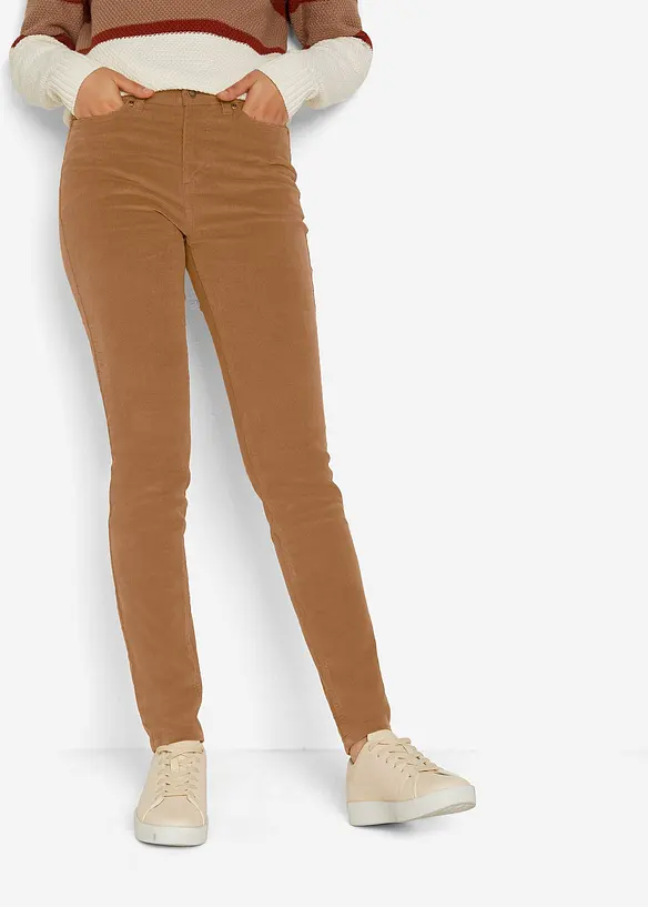 Enge Cordhose aus Baumwoll-Stretch in braun von vorne - bonprix