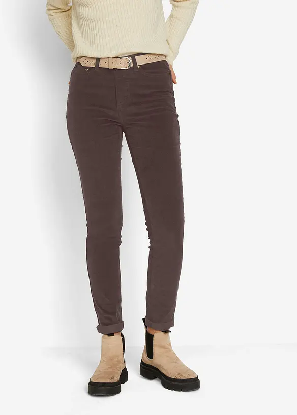 Enge Cordhose aus Baumwoll-Stretch in braun von vorne - bonprix